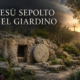 Gesù sepolto nel giardino con il sepolcro, gli ulivi e la croce al tramonto